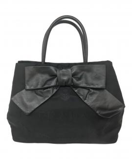 「ラグジュアリーブランドのPRADA 」