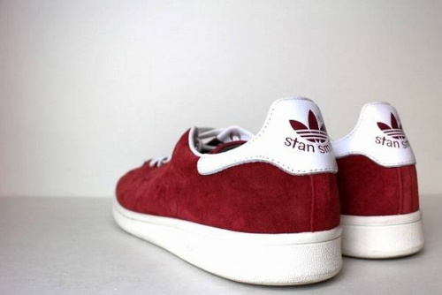 スニーカーのアディダス