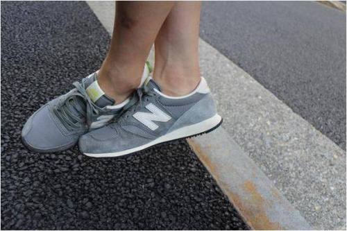 スニーカーのニューバランス