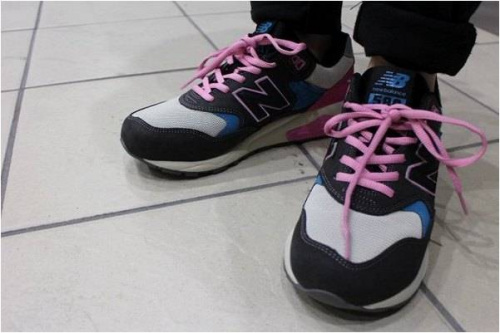 レディースのスニーカー