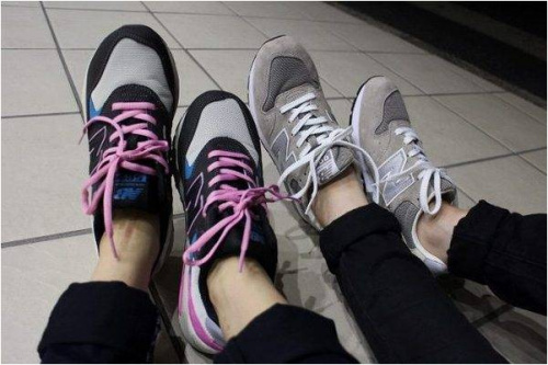 スニーカーのニューバランス