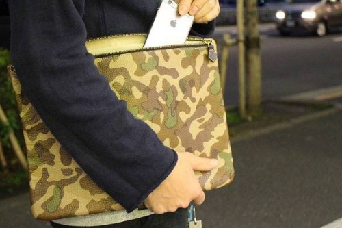 メンズのカモフラ