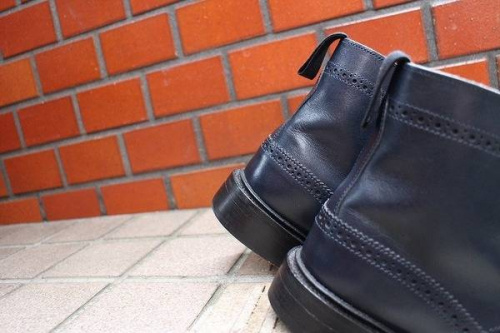 ショートブーツのTricker's