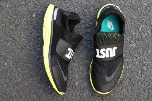 スニーカーのナイキ