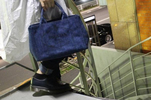 レディースのPRADA