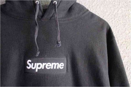 ボックスロゴのシュプリーム