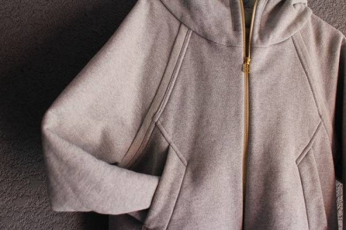 HATRAのパーカー