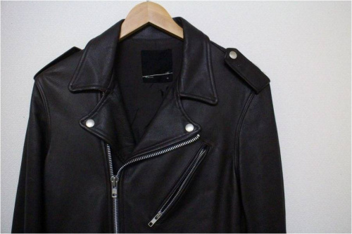 レザージャケットのリチウムオム