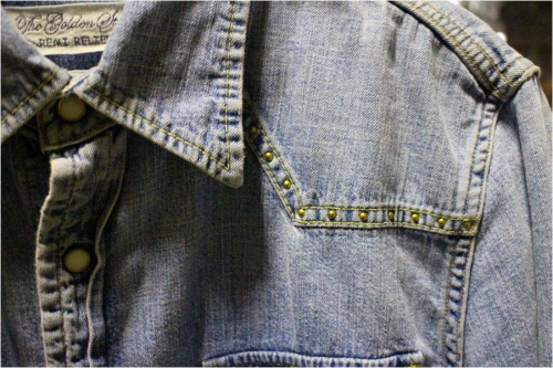 デニムシャツの葛西