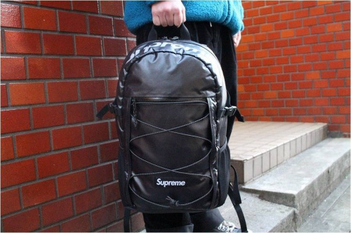SUPREMEのシュプリーム
