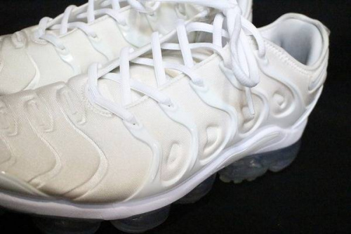 スニーカーのナイキ