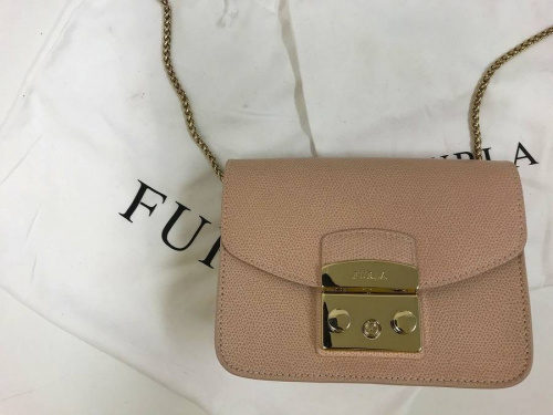 ラグジュアリーブランドのFURLA