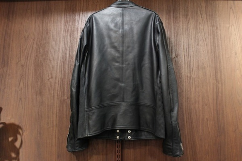 ライダースジャケットの葛西