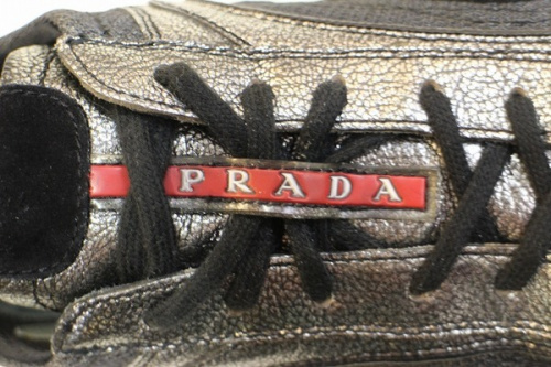 スニーカーのPRADA