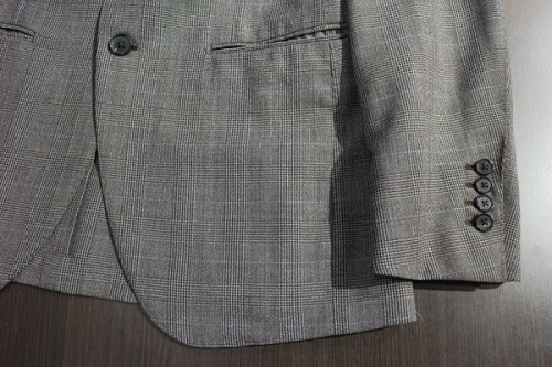 ブリッラ ペル イル グストのスーツ