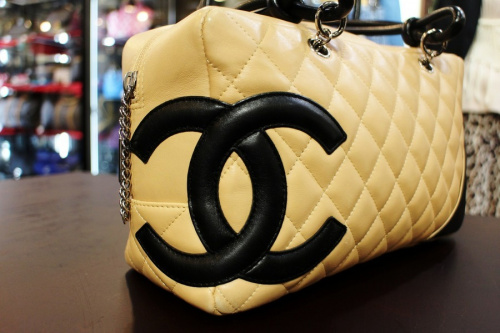 シャネルのショルダーバッグ