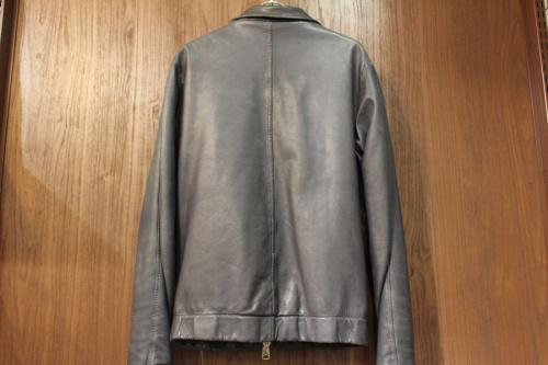 レザージャケットのシングルライダース