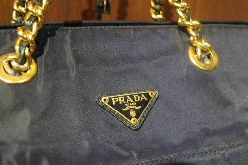 プラダのバッグ