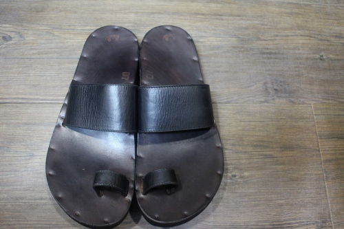 ユッタニューマンのレザーサンダル