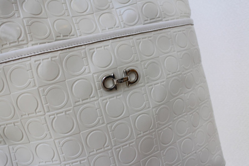 サルヴァトーレ フェラガモの葛西 古着