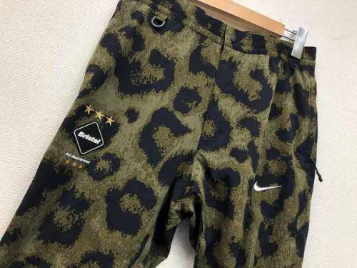 カモ柄のﾅｲﾛﾝｼﾞｬｹｯﾄ