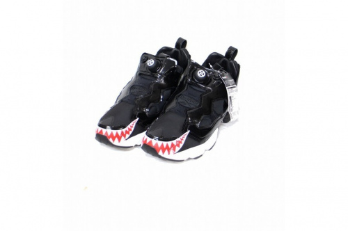 スニーカーのReebok