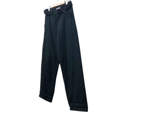 オーラリーのワイドパンツ