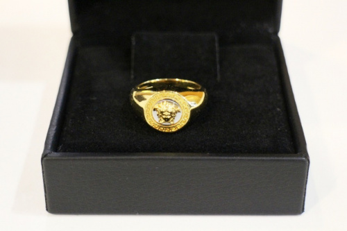 VERSACEのヴェルサーチ