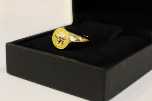 ヴェルサーチのリング