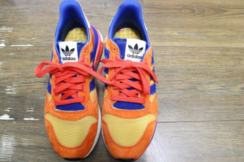 adidasのアディダス