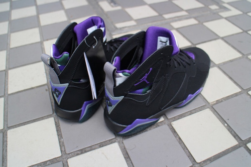 ナイキ エアジョーダン 7 レトロのエアジョーダン