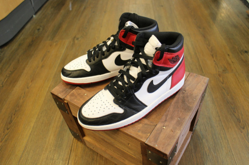 NIKE AIR JORDAN1 RETROのナイキ エアジョーダン1 レトロ