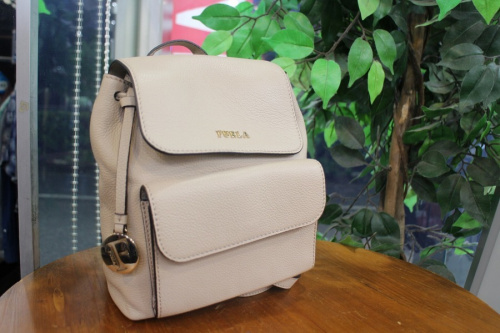 ラグジュアリーブランドのFURLA