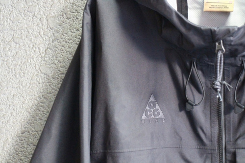 ナイキエーシージーのナイロンジャケット