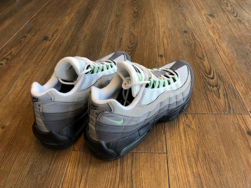 ナイキのAIR MAX95