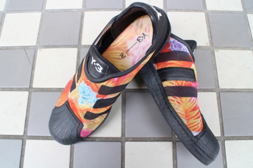 ワイスリーのローカットスニーカー