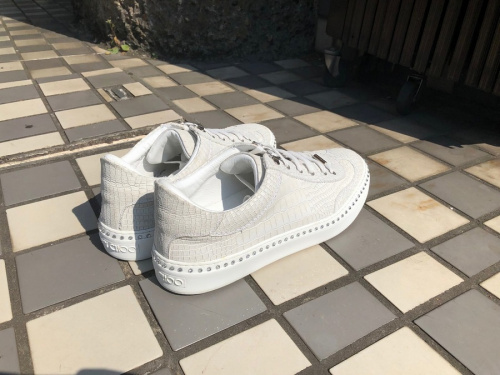 ジミーチュウのレザースニーカー