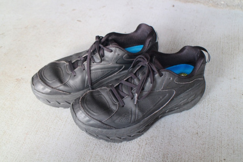 スニーカーのHOKAONEONE