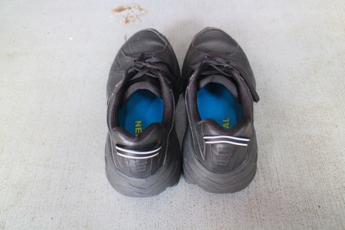 ホカ オネオネのスニーカー