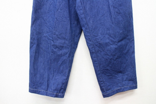 イートーツのCORE PLEATED JEAN