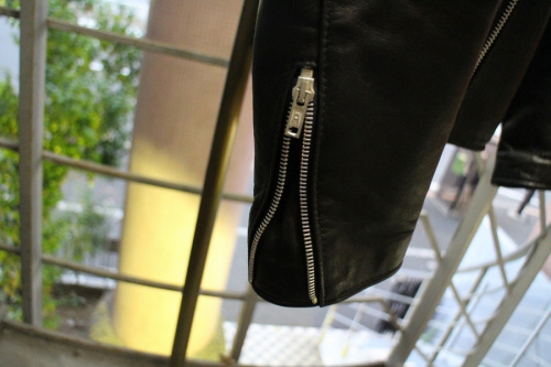 レザージャケットの葛西