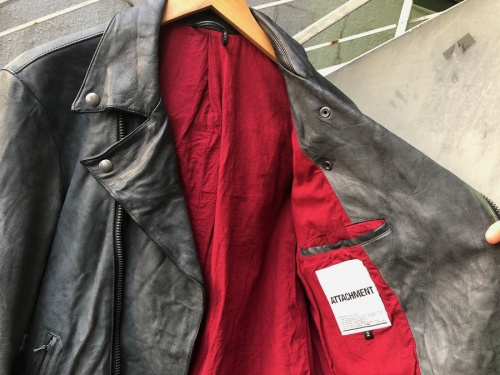 アタッチメントのレザージャケット