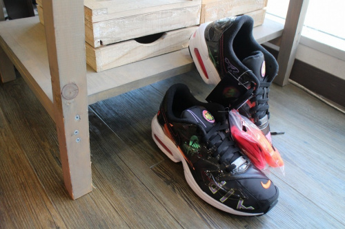 スニーカーのNIKE×ATOMS