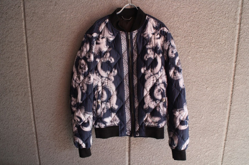 VERSACE　のヴェルサーチェ