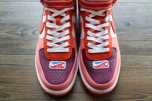 ナイキ エアフォースワンハイのスニーカー