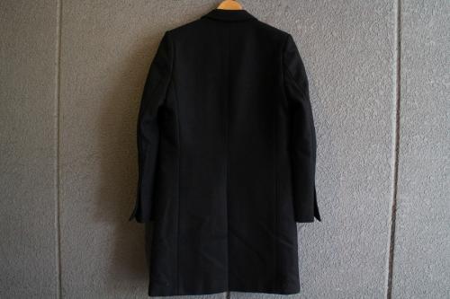 バレンシアガの比翼チェスターコート