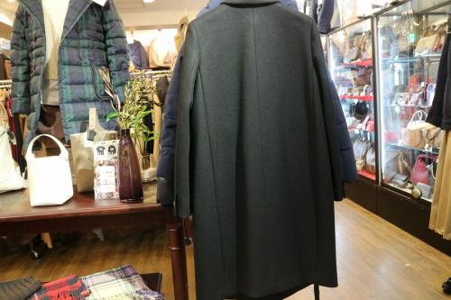 ザ リラクスのチェスターコート