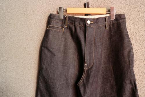 スタジオニコルソンのPYAD SUEDE-HEAD SLACK