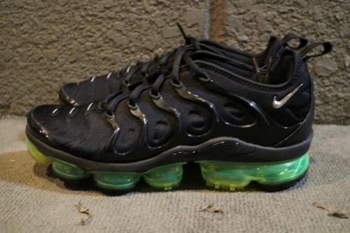 スニーカーのスニーカー