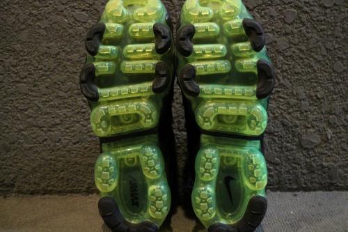 スニーカーの葛西